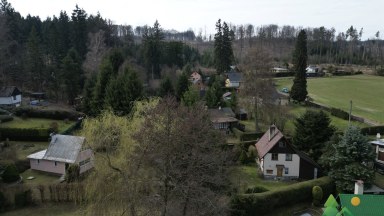Prodej chaty s pozemkem 495 m² – Hořelec, Bojanov | klid, příroda a velký potenciál