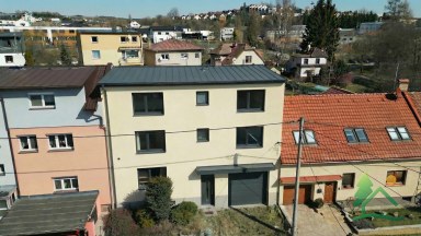 Prodej dvougeneračního rodinného domu s garáží – Nové Město na Moravě