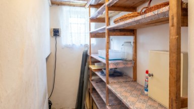 Prodej chalupy na klidném venkově s pozemkem 2 077 m² a zázemím pro soběstačný život