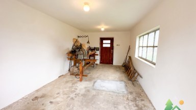Prodej chalupy na klidném venkově s pozemkem 2 077 m² a zázemím pro soběstačný život