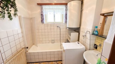 Prodej chalupy na klidném venkově s pozemkem 2 077 m² a zázemím pro soběstačný život